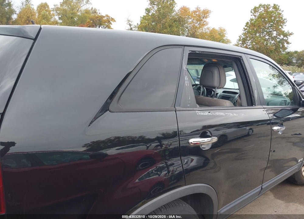 2015 KIA SORENTO LX VIN: 5XYKTCA6XFG614660
