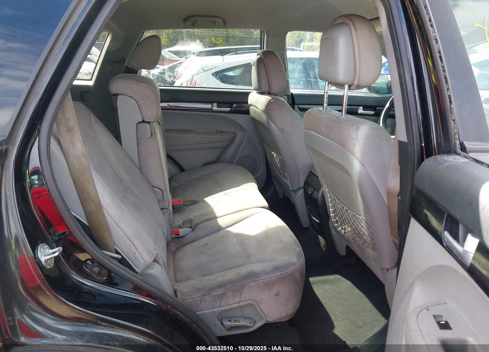 2015 KIA SORENTO LX VIN: 5XYKTCA6XFG614660