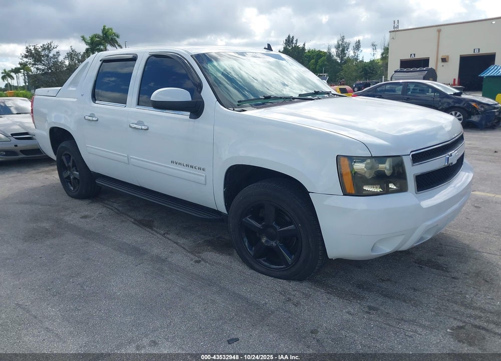 2011 CHEVROLET AVALANCHE 1500 LT1 VIN: 3GNTKFE37BG285847