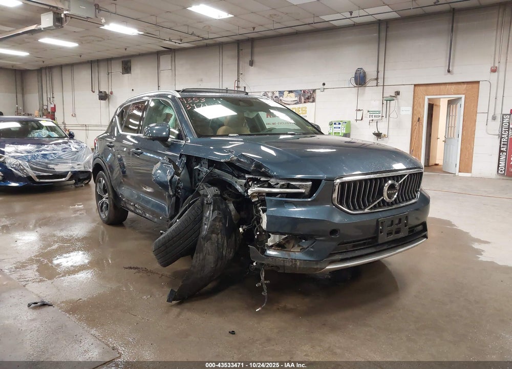 2022 VOLVO XC40 T5 INSCRIPTION VIN: YV4162UL2N2642246