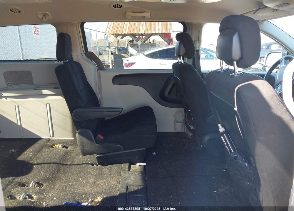 2011 CHRYSLER TOWN & COUNTRY TOURING VIN: 2A4RR5DG7BR734994