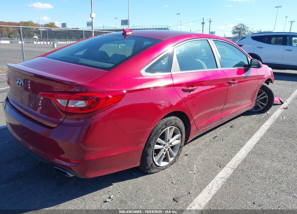 2015 HYUNDAI SONATA SE VIN: 5NPE24AF4FH184459