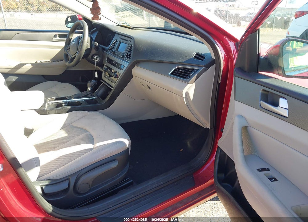 2015 HYUNDAI SONATA SE VIN: 5NPE24AF4FH184459