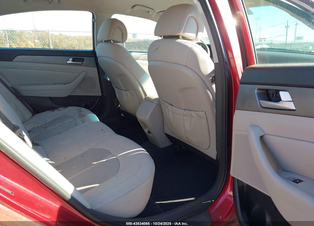 2015 HYUNDAI SONATA SE VIN: 5NPE24AF4FH184459