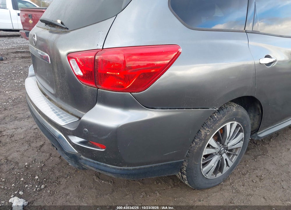 2017 NISSAN PATHFINDER SL VIN: 5N1DR2MMXHC678051
