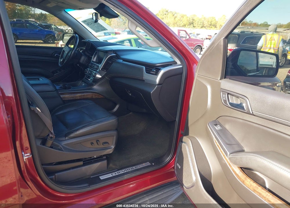 2017 CHEVROLET SUBURBAN LT VIN: 1GNSKHKC2HR236141