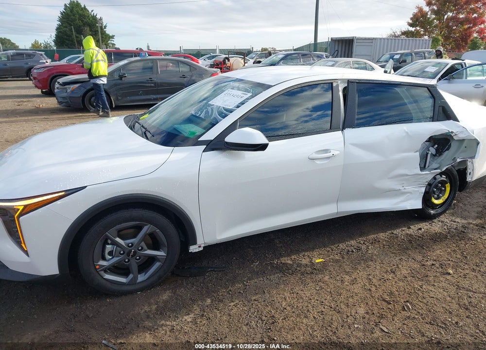 2025 KIA K4 LXS VIN: 3KPFT4DE2SE182454