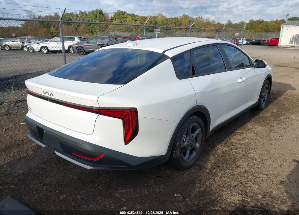 2025 KIA K4 LXS VIN: 3KPFT4DE2SE182454