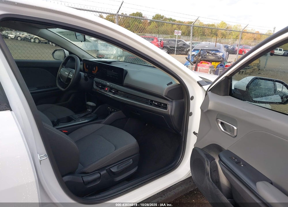 2025 KIA K4 LXS VIN: 3KPFT4DE2SE182454