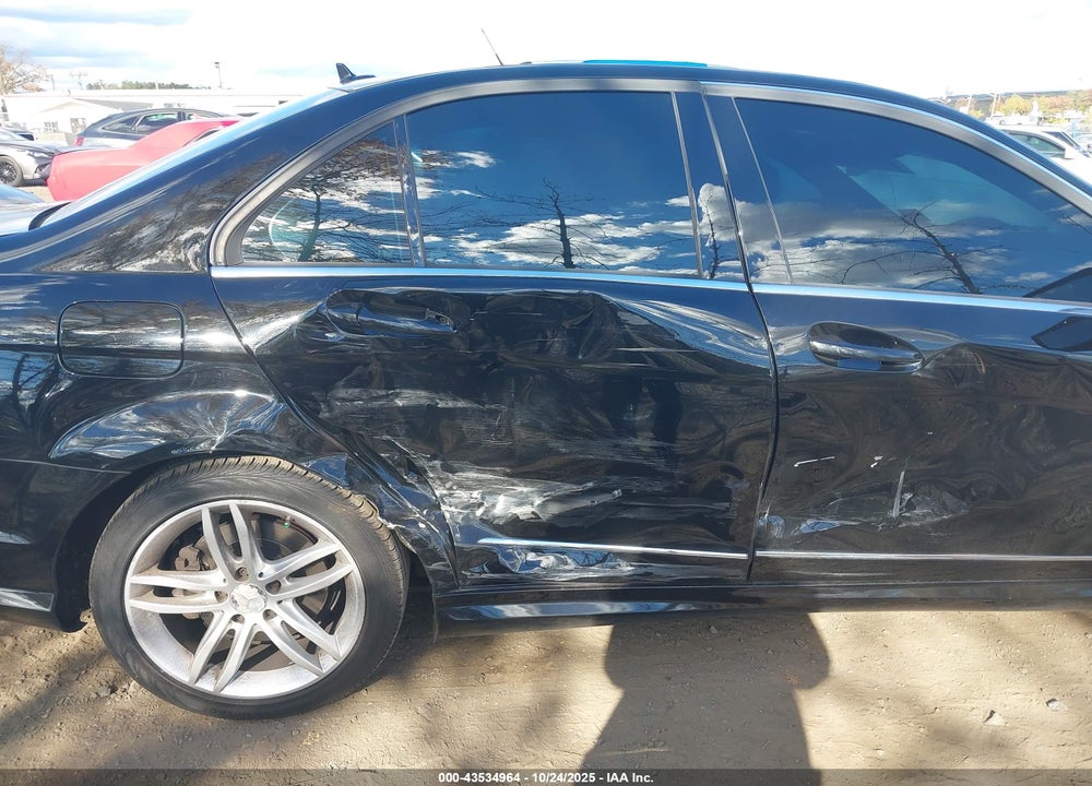 2013 MERCEDES-BENZ C 300 SPORT 4MATIC VIN: WDDGF8AB3DR293010
