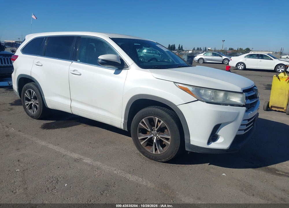 2018 TOYOTA HIGHLANDER LE VIN: 5TDZARFH0JS037151