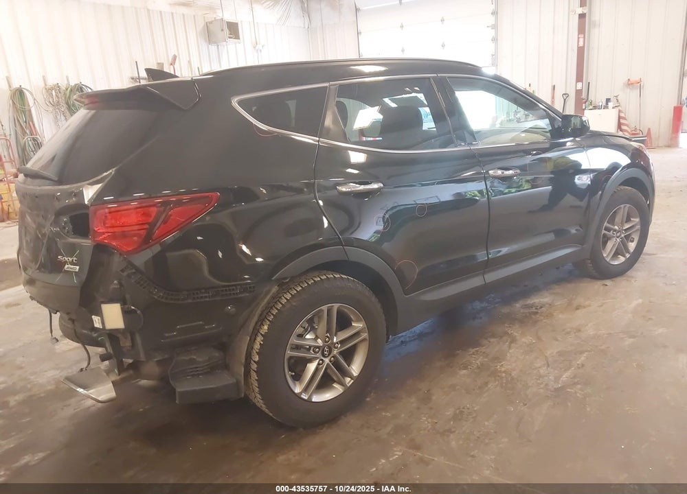 2017 HYUNDAI SANTA FE VIN: 5XYZUDLB4HG402187