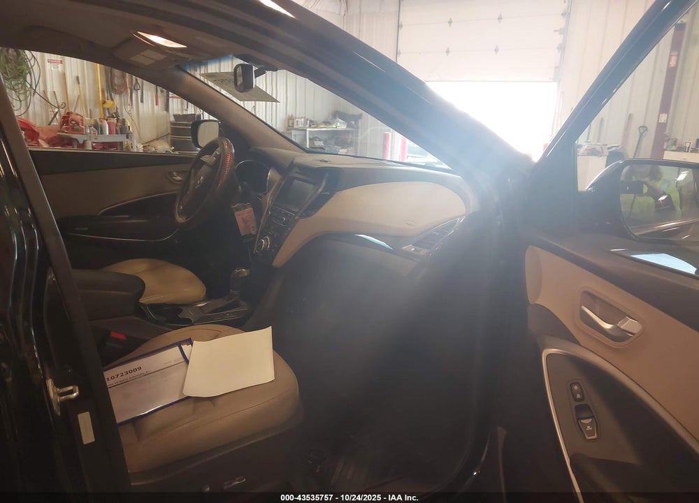 2017 HYUNDAI SANTA FE VIN: 5XYZUDLB4HG402187