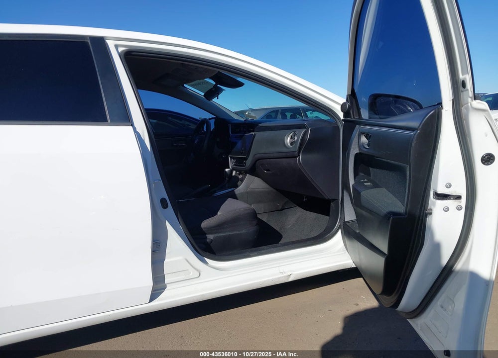 2018 TOYOTA COROLLA LE VIN: 5YFBURHE5JP759283