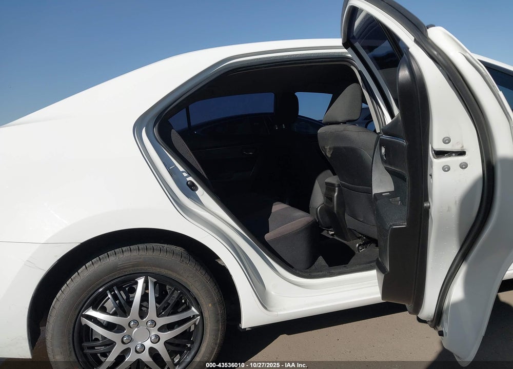 2018 TOYOTA COROLLA LE VIN: 5YFBURHE5JP759283