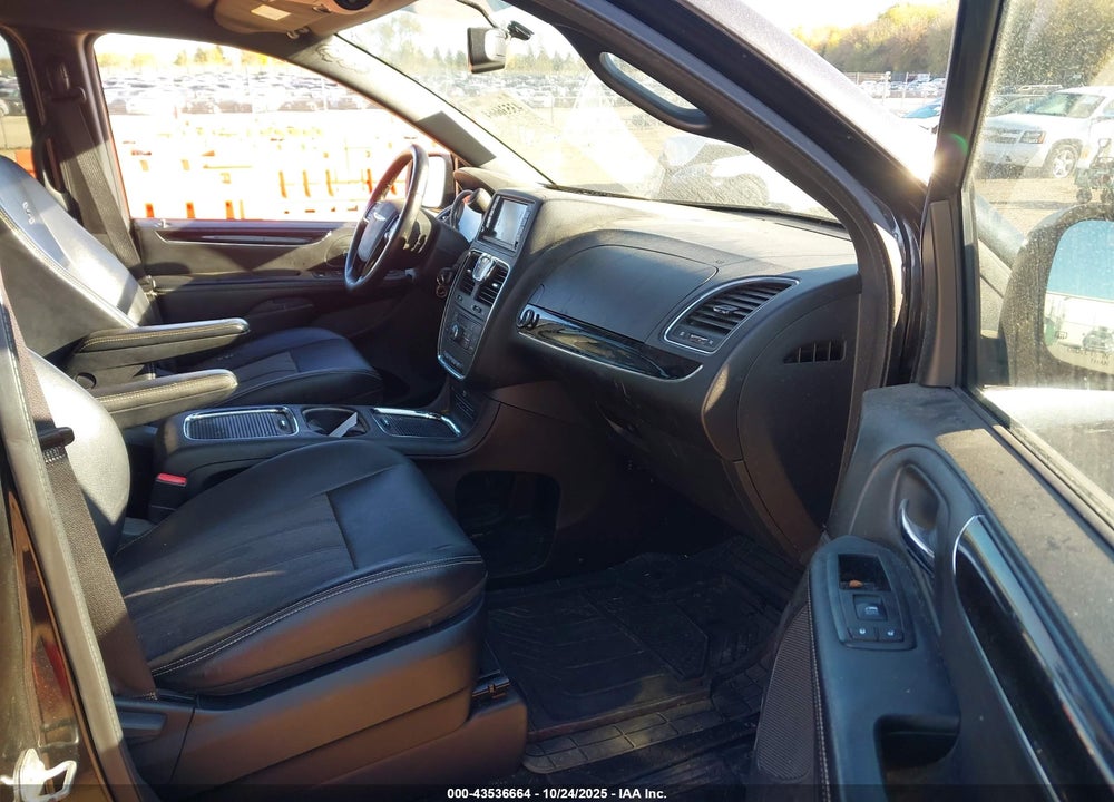 2014 CHRYSLER TOWN & COUNTRY S VIN: 2C4RC1HG6ER109064