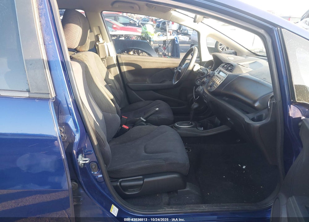 2013 HONDA FIT VIN: JHMGE8H54DC058632
