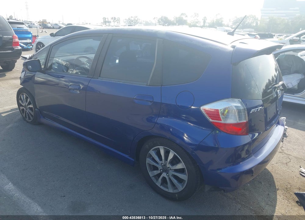 2013 HONDA FIT VIN: JHMGE8H54DC058632