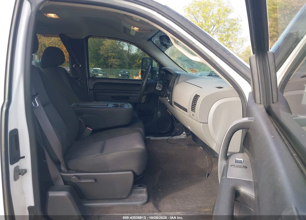 2010 CHEVROLET SILVERADO C1500  LS VIN: 1GCSCREA6AZ107587