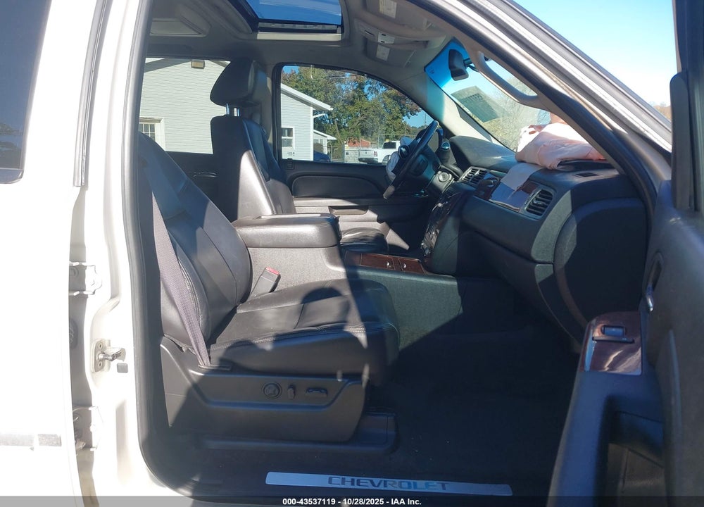 2011 CHEVROLET TAHOE LTZ VIN: 1GNSKCE00BR308157