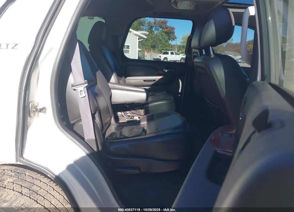 2011 CHEVROLET TAHOE LTZ VIN: 1GNSKCE00BR308157