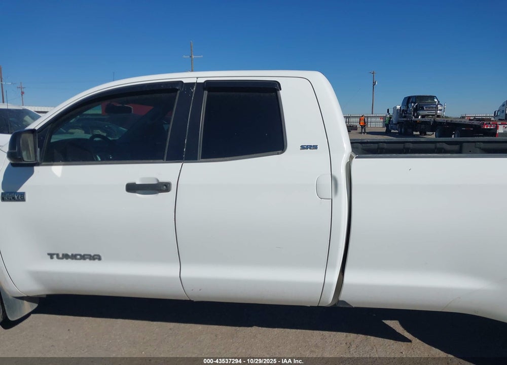 2017 TOYOTA TUNDRA SR5 5.7L V8 VIN: 5TFCW5F13HX021565