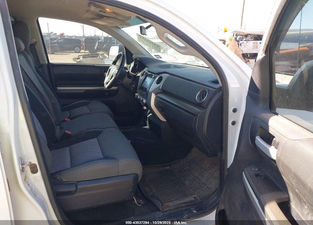 2017 TOYOTA TUNDRA SR5 5.7L V8 VIN: 5TFCW5F13HX021565