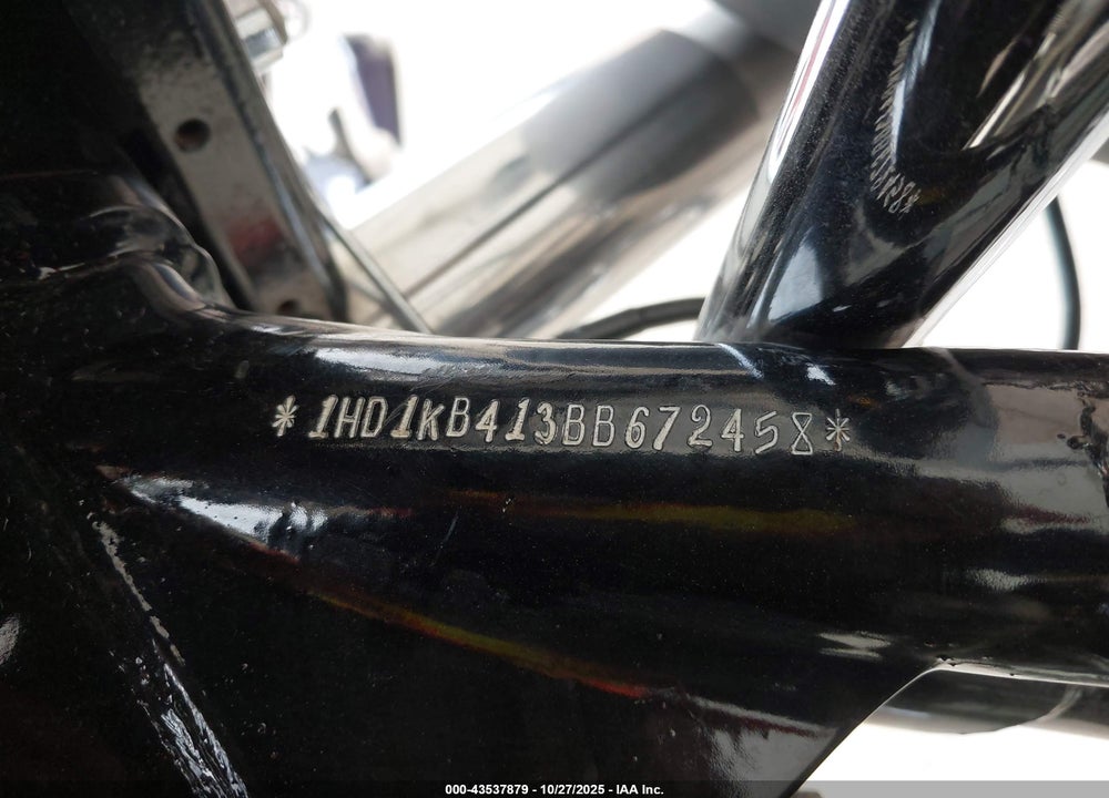 2011 HARLEY-DAVIDSON FLHX VIN: 1HD1KB413BB672458
