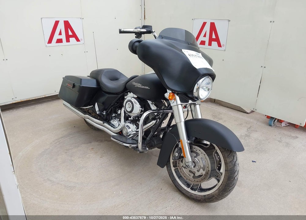 2011 HARLEY-DAVIDSON FLHX VIN: 1HD1KB413BB672458