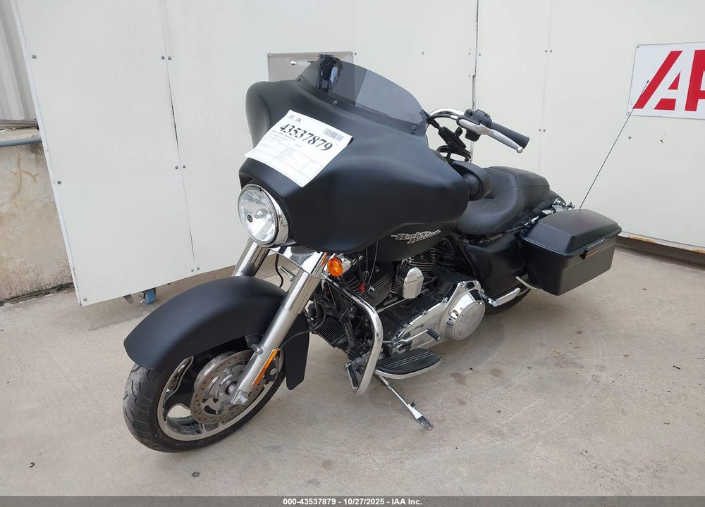 2011 HARLEY-DAVIDSON FLHX VIN: 1HD1KB413BB672458