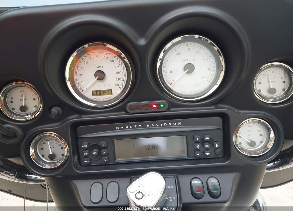 2011 HARLEY-DAVIDSON FLHX VIN: 1HD1KB413BB672458