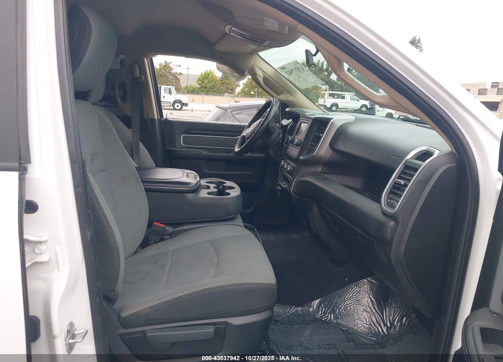 2019 RAM 2500 BIG HORN  4X4 6'4 BOX VIN: 3C6UR5DL1KG694065