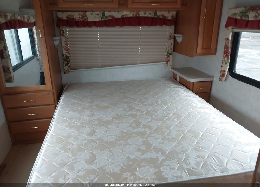2000 WORKHORSE CUSTOM CHASSIS MOTORHOME CHASSIS P3500 VIN: 5B4LP37J5Y3317085