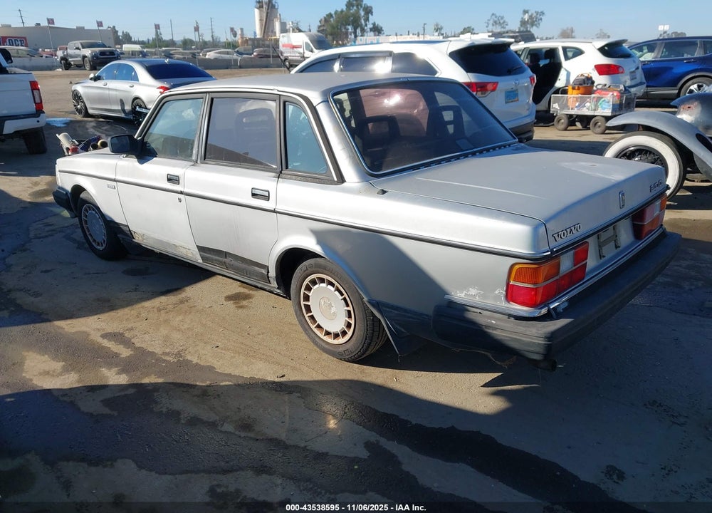 1990 VOLVO 240 DL VIN: YV1AA8848L1424672
