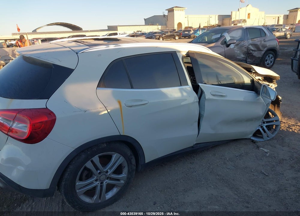 2015 MERCEDES-BENZ GLA 250 4MATIC VIN: WDCTG4GBXFJ031051