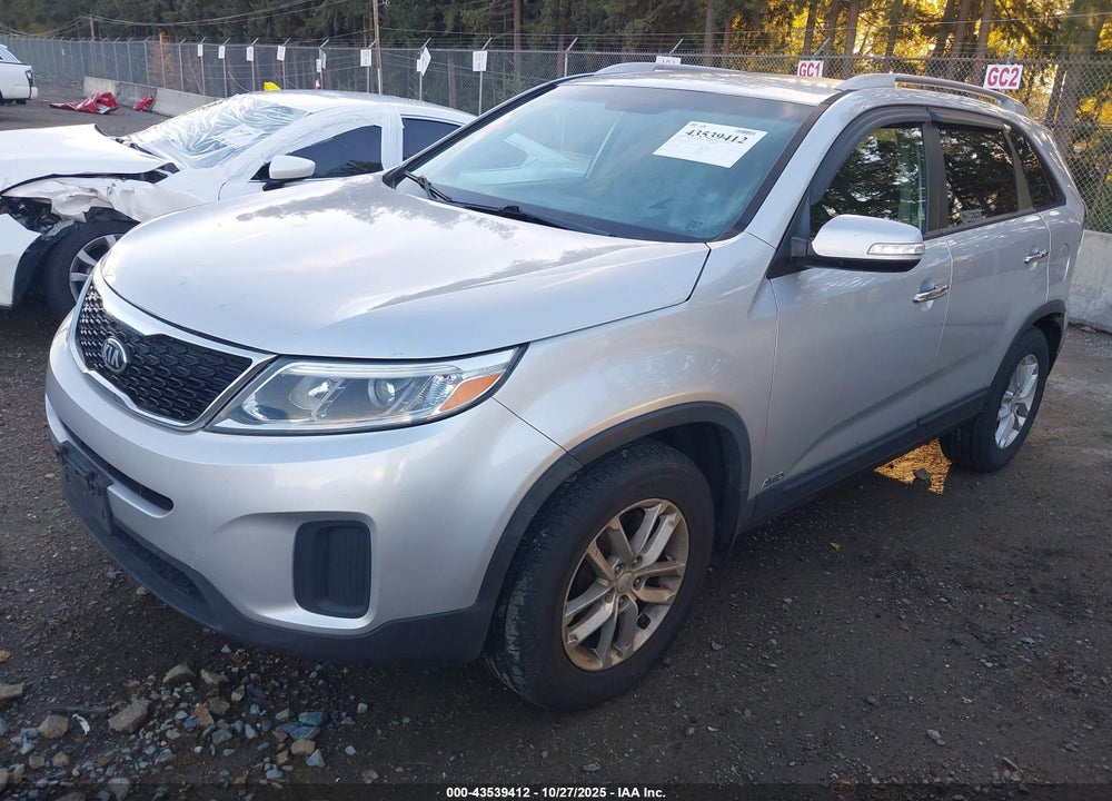 2015 KIA SORENTO LX V6 VIN: 5XYKTDA74FG621120