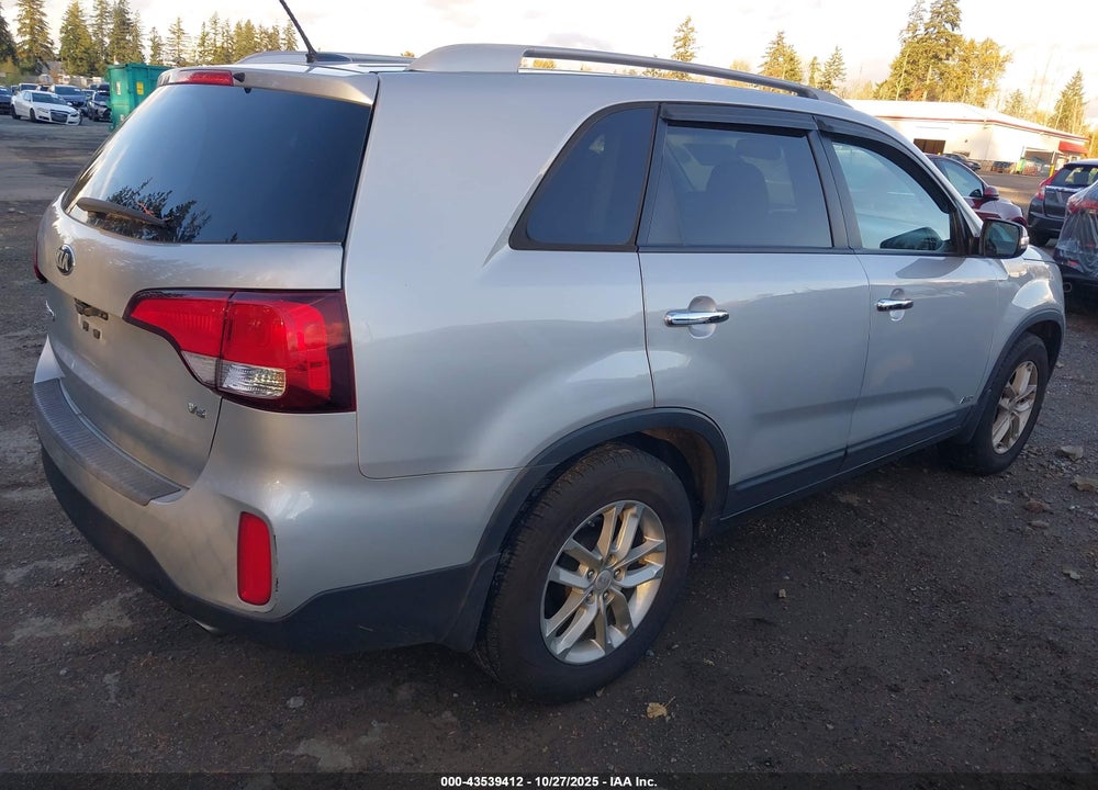 2015 KIA SORENTO LX V6 VIN: 5XYKTDA74FG621120