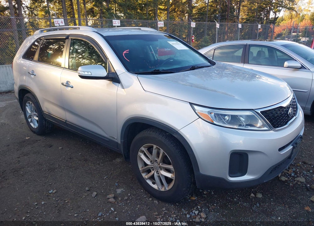 2015 KIA SORENTO LX V6 VIN: 5XYKTDA74FG621120