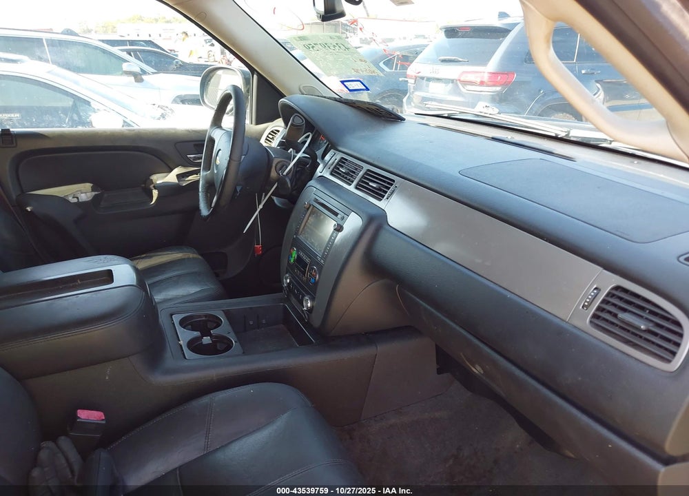 2014 CHEVROLET SUBURBAN 1500 LT VIN: 1GNSKJE74ER154882