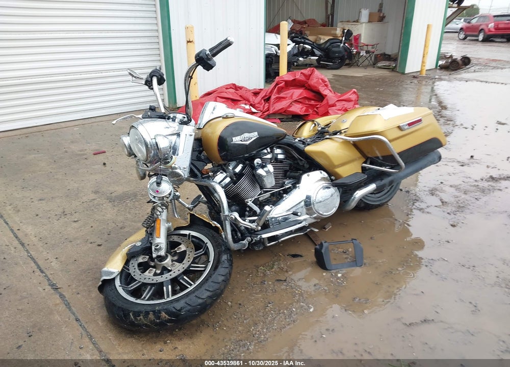 2017 HARLEY-DAVIDSON FLHR ROAD KING VIN: 1HD1FBC1XHB685013