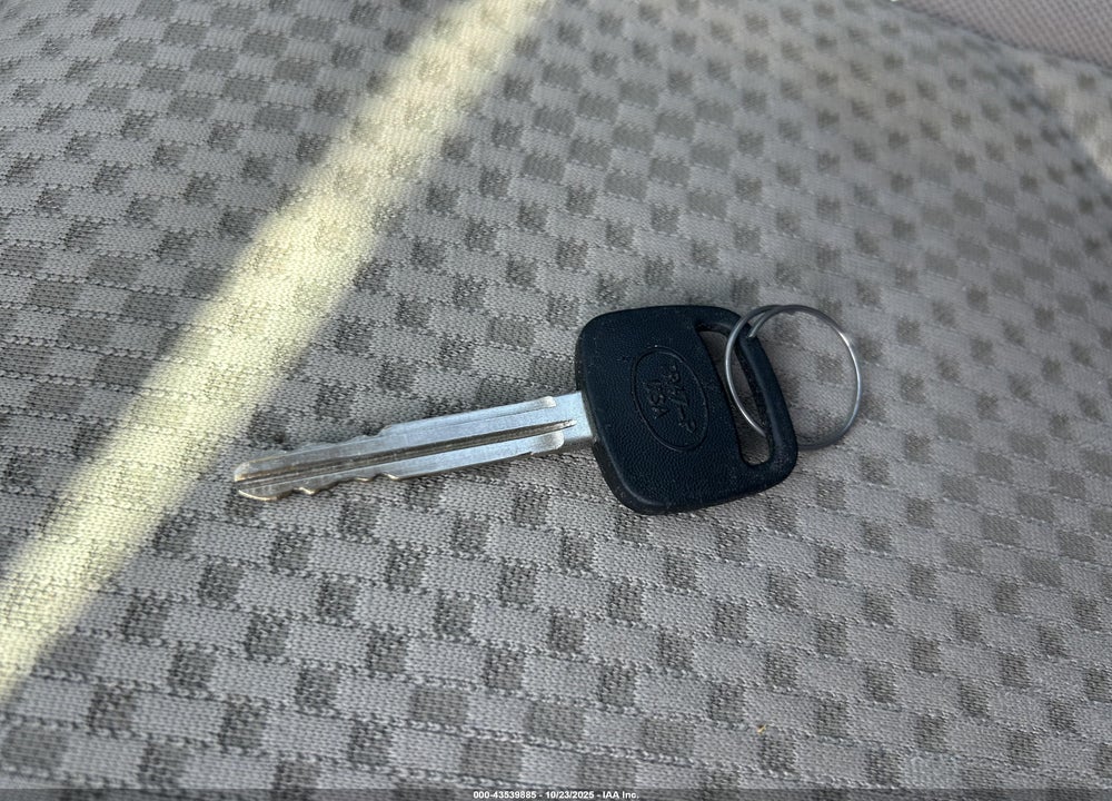 2008 TOYOTA RAV4 VIN: JTMBD33V685162638