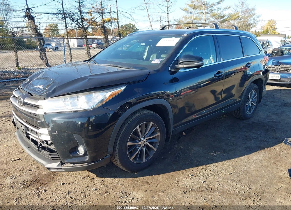 2019 TOYOTA HIGHLANDER XLE VIN: 5TDJZRFH3KS629490