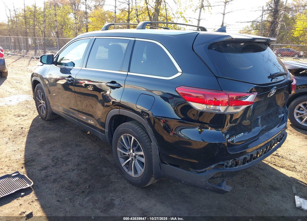 2019 TOYOTA HIGHLANDER XLE VIN: 5TDJZRFH3KS629490