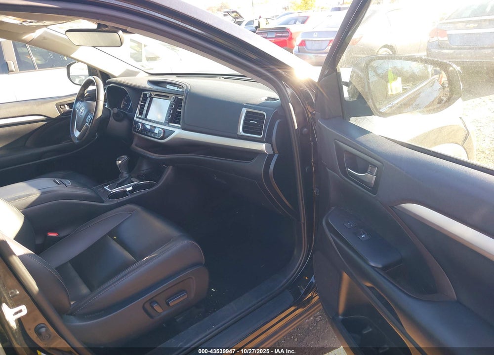 2019 TOYOTA HIGHLANDER XLE VIN: 5TDJZRFH3KS629490