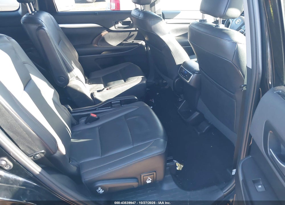 2019 TOYOTA HIGHLANDER XLE VIN: 5TDJZRFH3KS629490