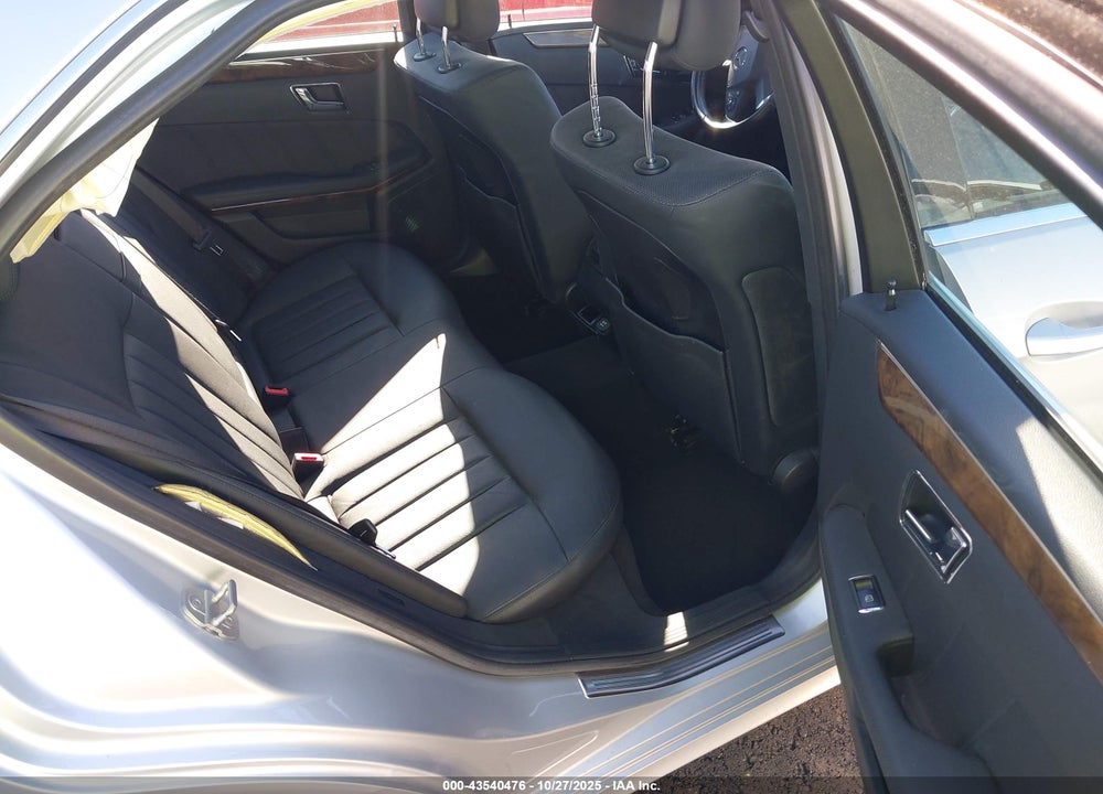 2010 MERCEDES-BENZ E 550 4MATIC VIN: WDDHF9AB2AA141689