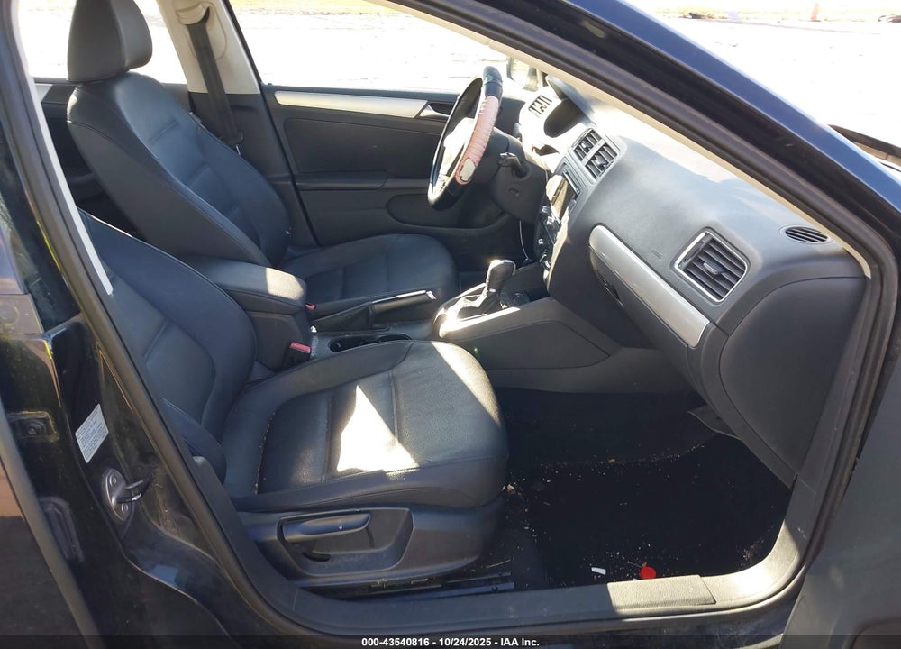 2011 VOLKSWAGEN JETTA VIN: 3VWLX7AJ9BM352676
