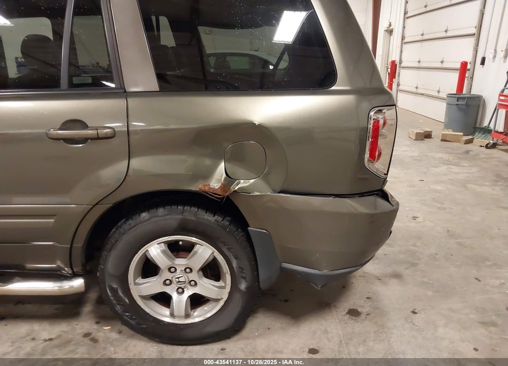 2006 HONDA PILOT EX-L VIN: 5FNYF18626B024570