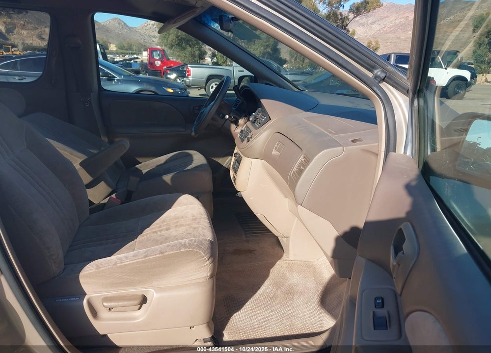 2002 TOYOTA SIENNA LE VIN: 4T3ZF13C52U413547