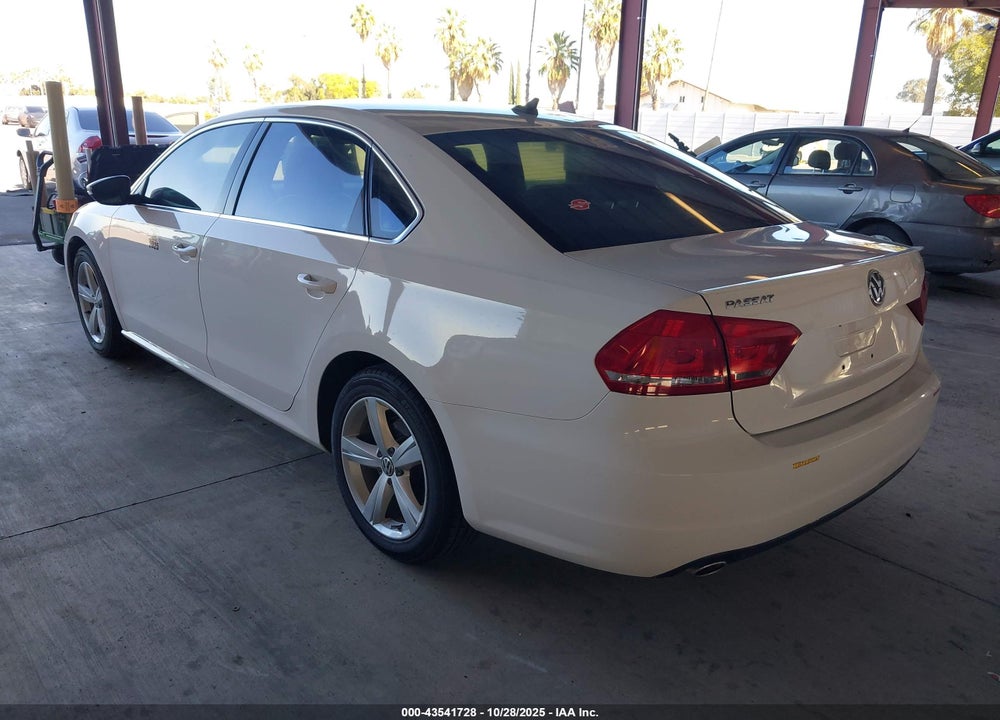 2012 VOLKSWAGEN PASSAT 2.5L SE VIN: 1VWBP7A37CC039822